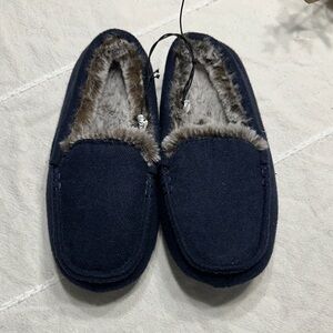 Cozy Navy Blue Faux Fur Lined Slippers